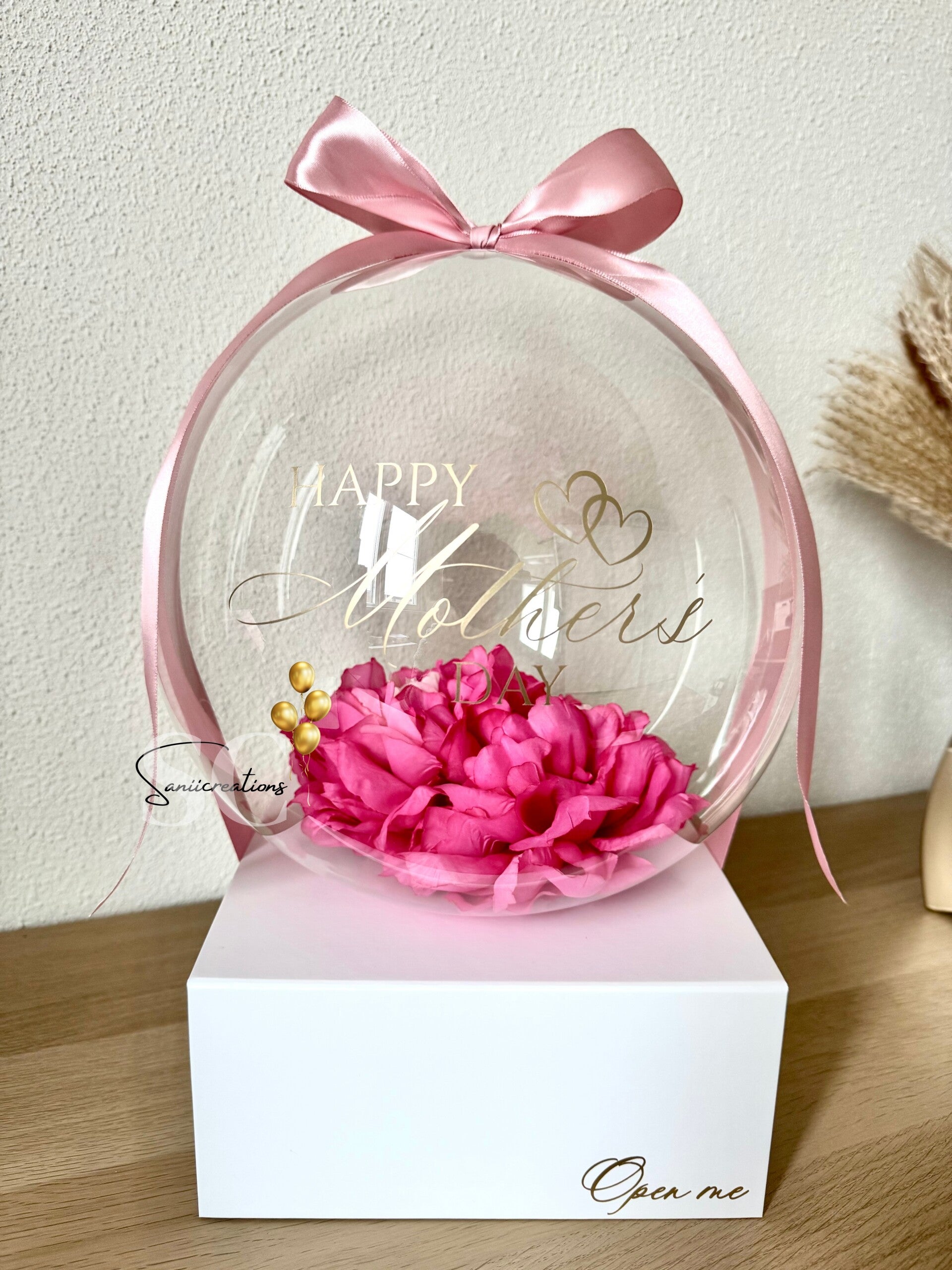 Luxe Moederdag Ballon in Cadeaubox – Gepersonaliseerd Cadeau met Bloemen | Roze & Beige