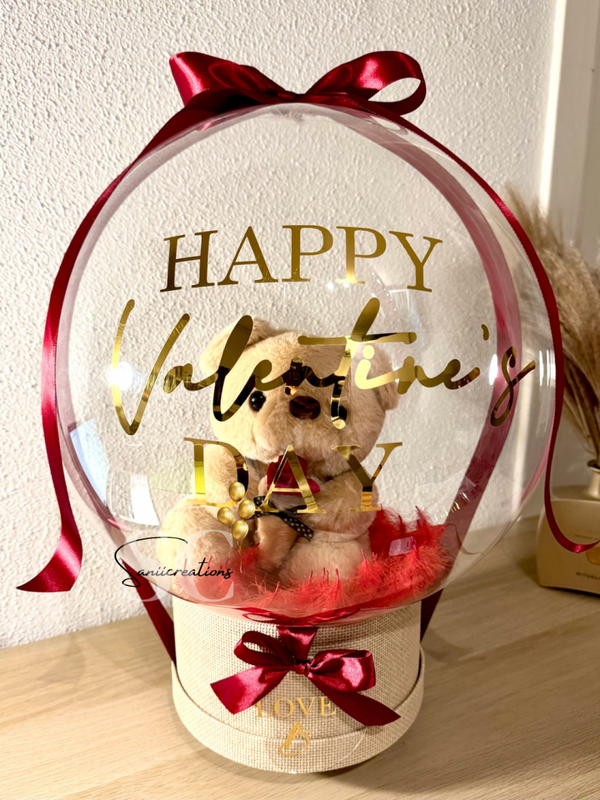 Valentijnsballon met geweven doos en beertje