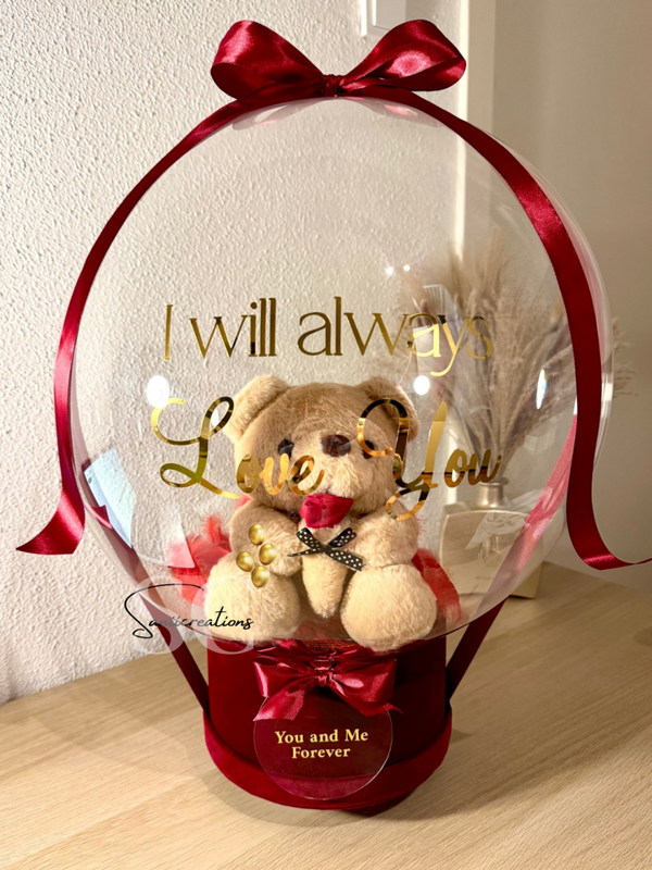 Valentijns ballon met rode doos en teddy