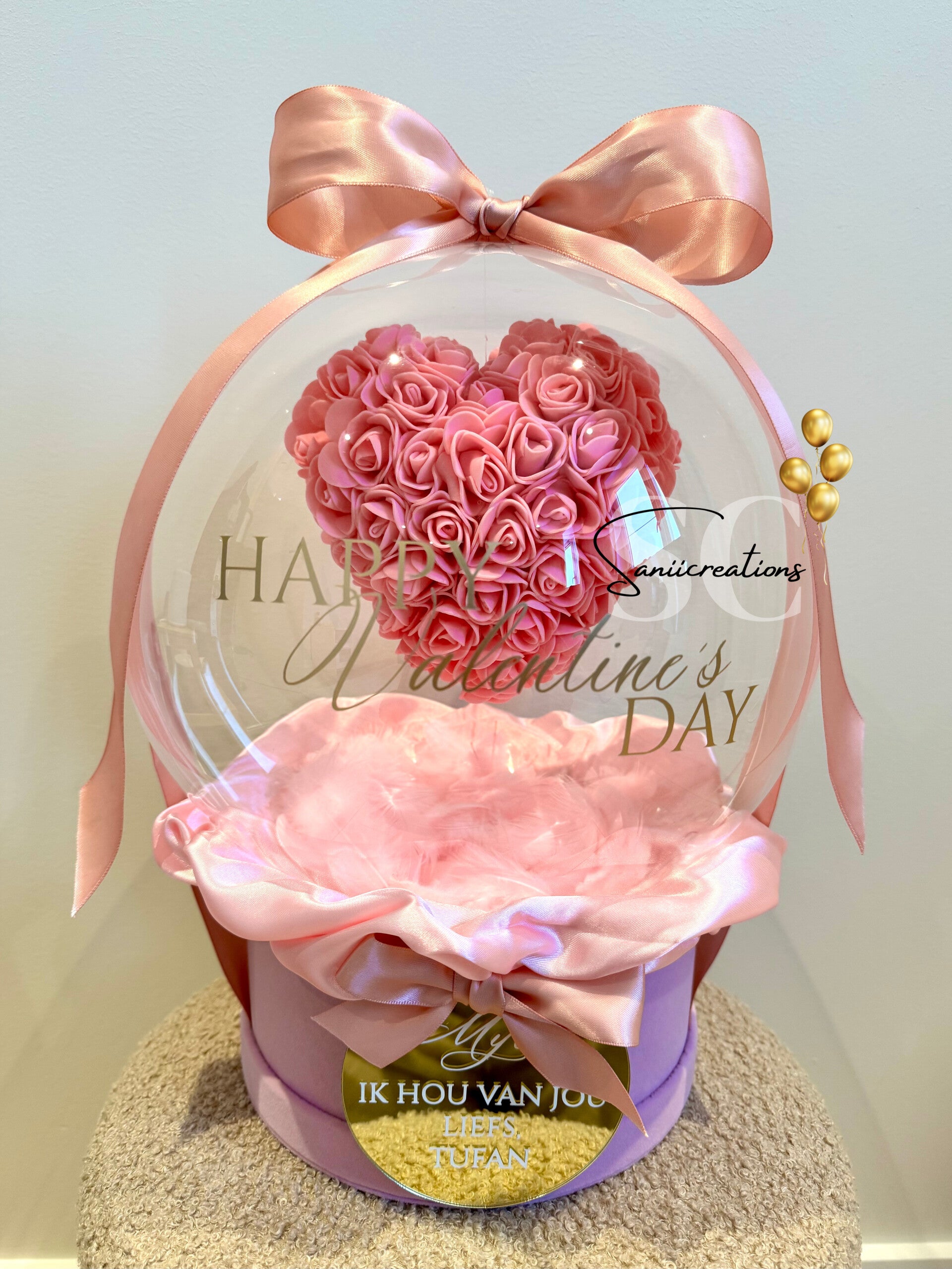 Luxe Gepersonaliseerde Valentijn Ballon Roze met Hart van Rozen in Fluwelendoos