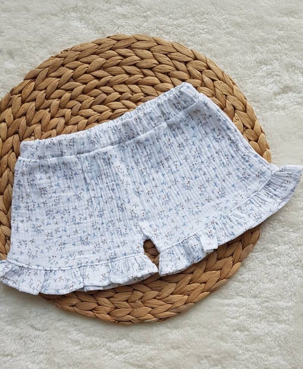 Kort broekje hydrofiel bloemen met ruches