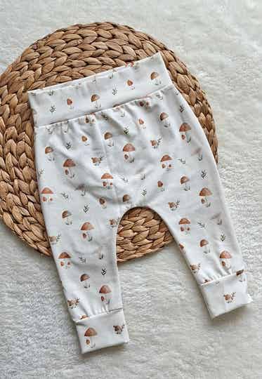 Broekje paddenstoelen