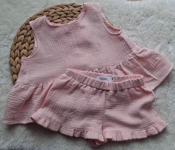 Zomers setje roze met witte madeliefjes