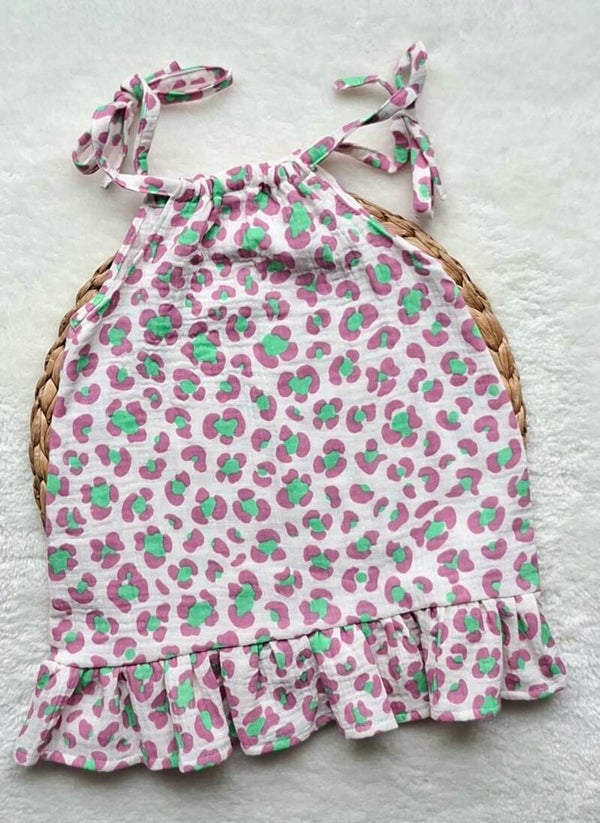 Zomerjurkje met ruches groen/hardroze panterprint