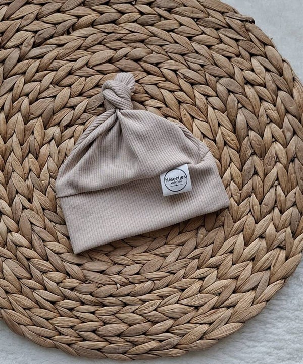 Mutsje beige