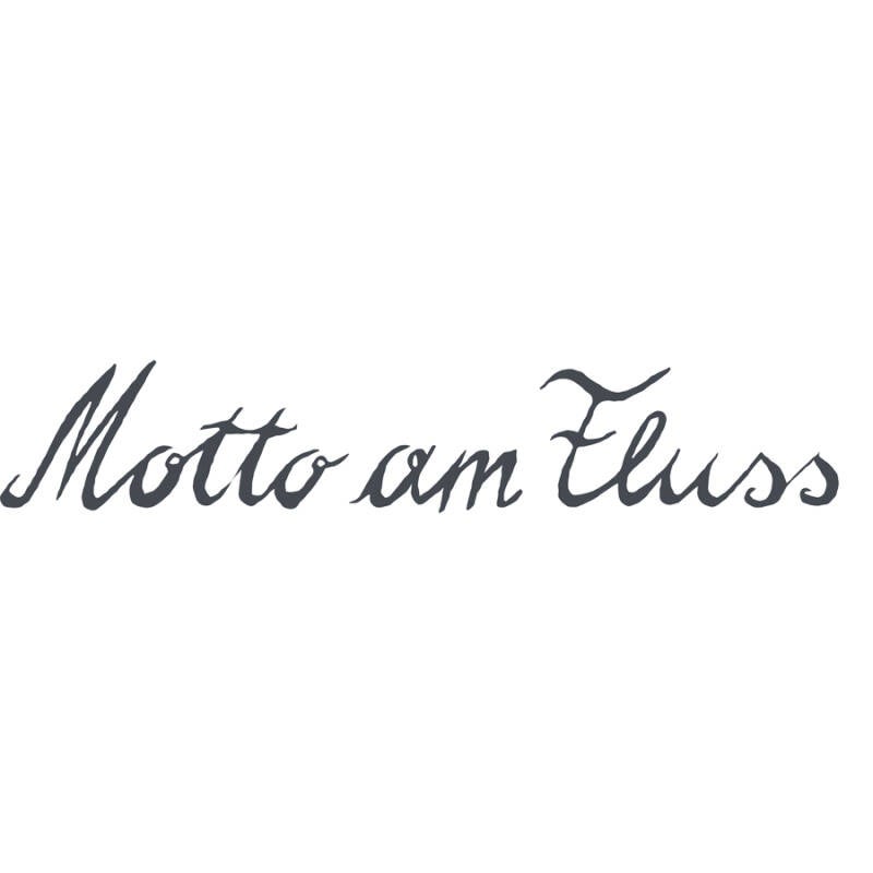 Motto am Fluss