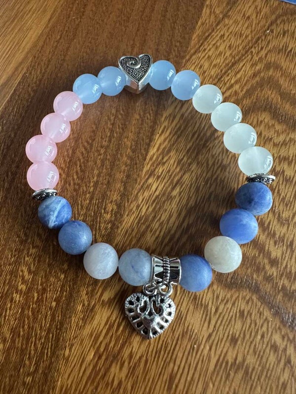 Bracelet Élastique En Sodalite Bleue, verre et breloque en coeur