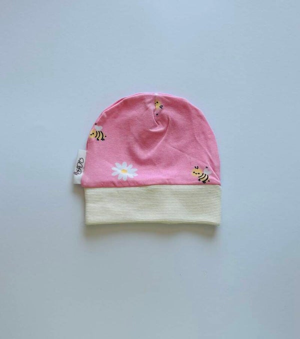 Mutsje meisje roze met bijtjes