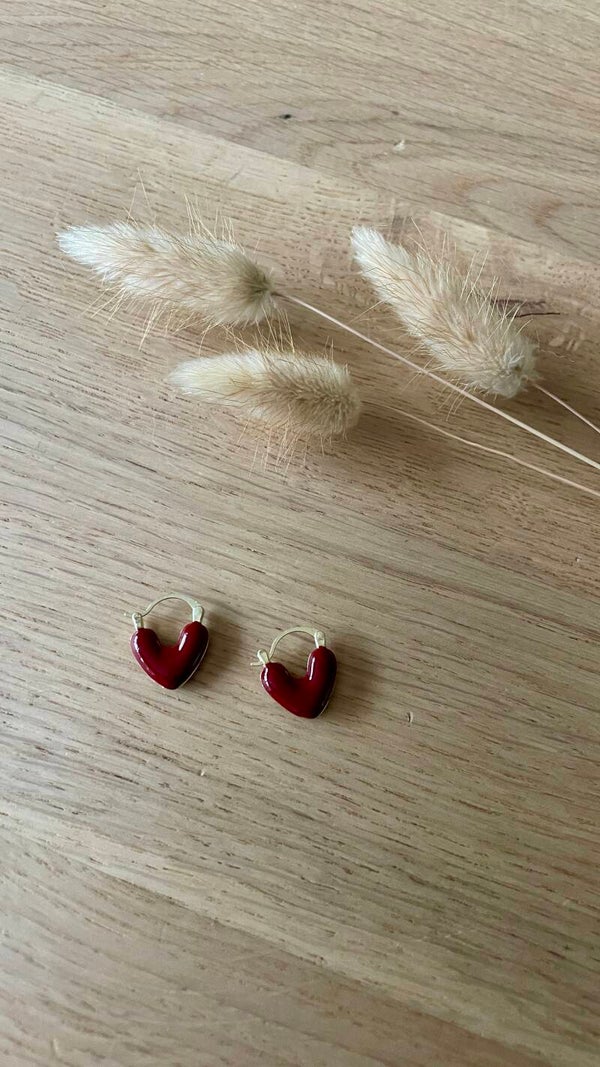 Bordeaux Hart Oorbellen – Wijnrood Resin | Retro & Elegante Dames Oorbellen