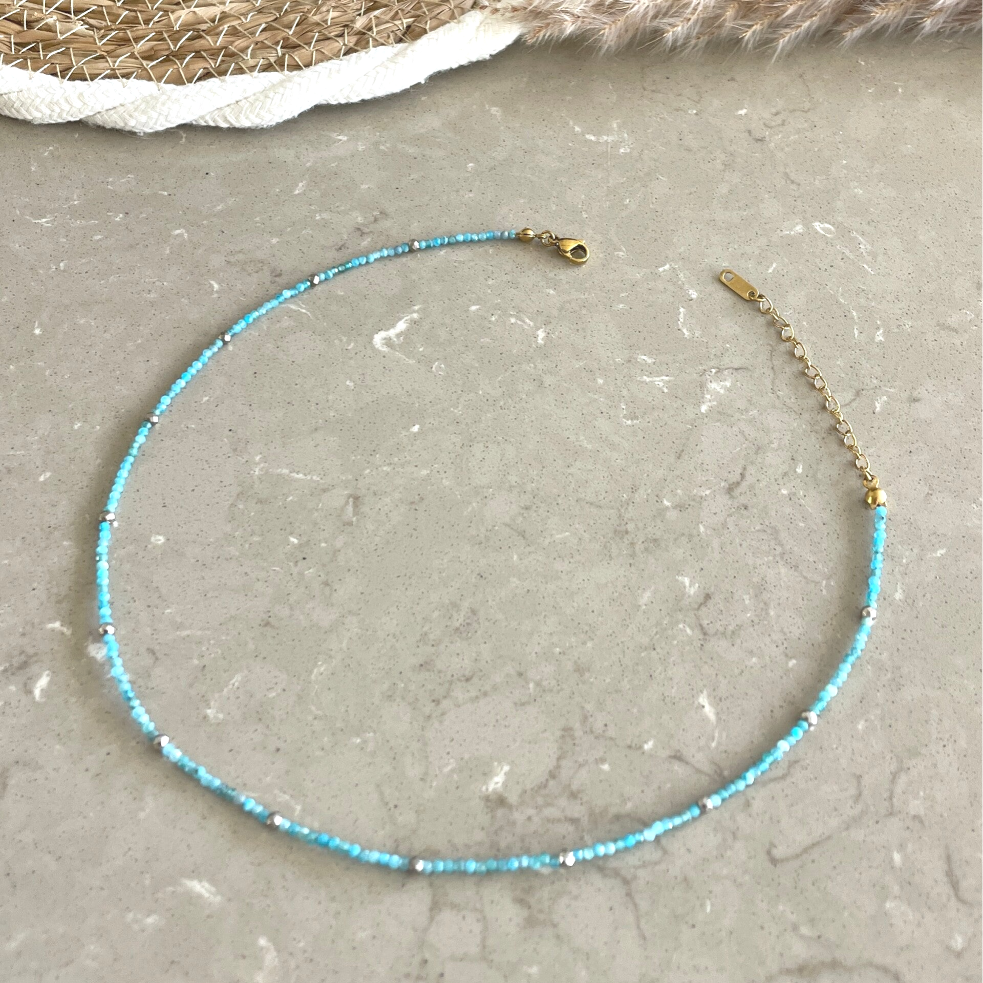 Luxe korte kralenketting met blauwe apatiet – Boho-chique en zomers