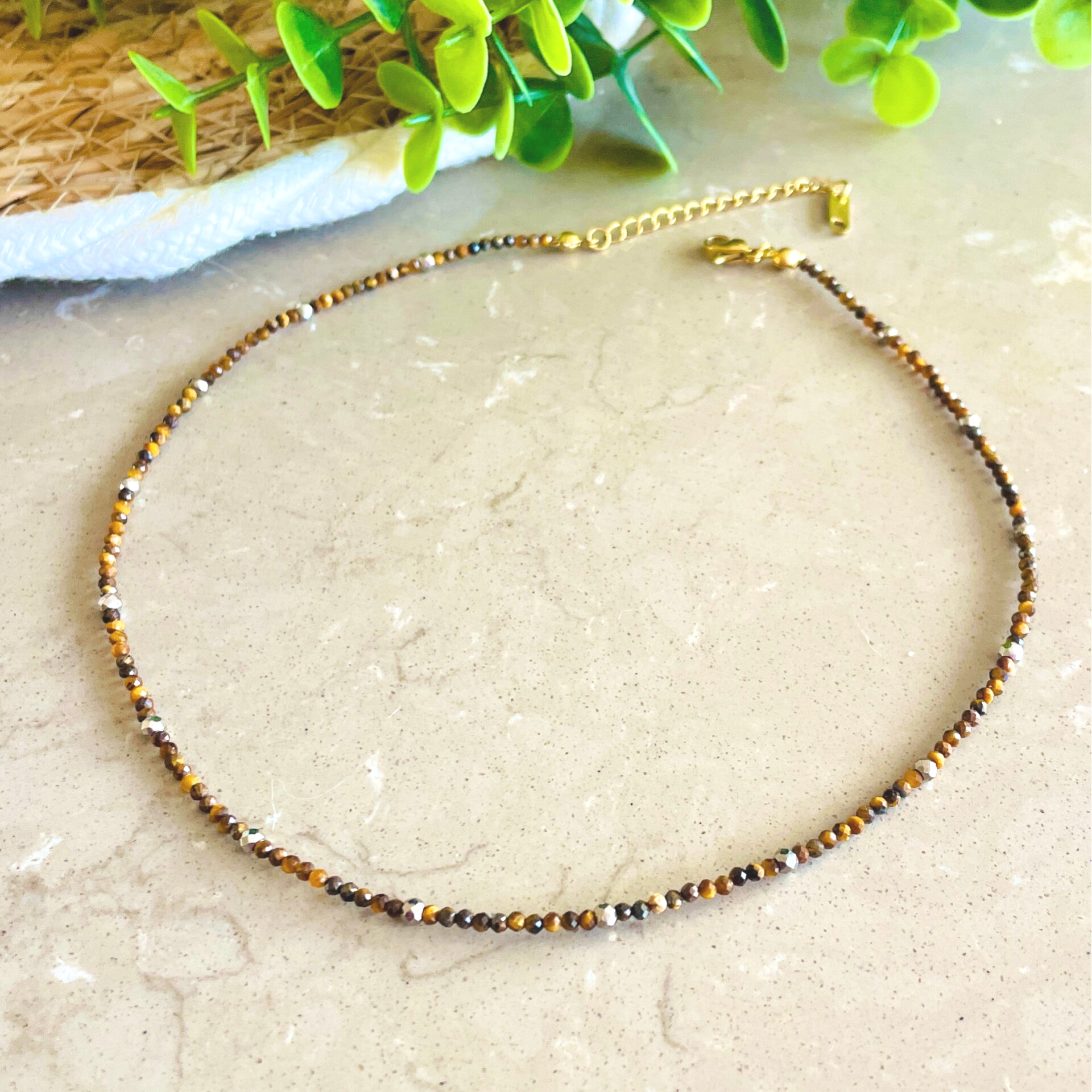 Korte tijgeroog kralenketting – boho-chic damesketting 38 + 5 cm
