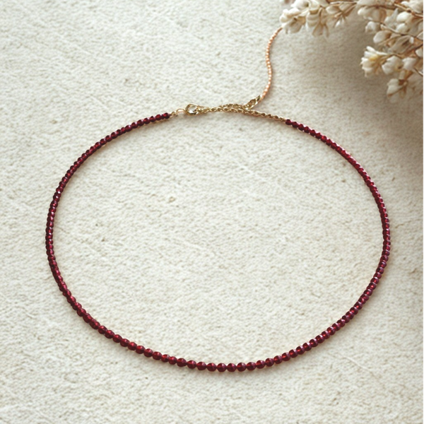 Wijnrode kralen ketting – stijlvol & on trend