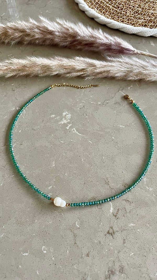 Donkergroen turquoise kralenketting met parel – boho damesketting RVS
