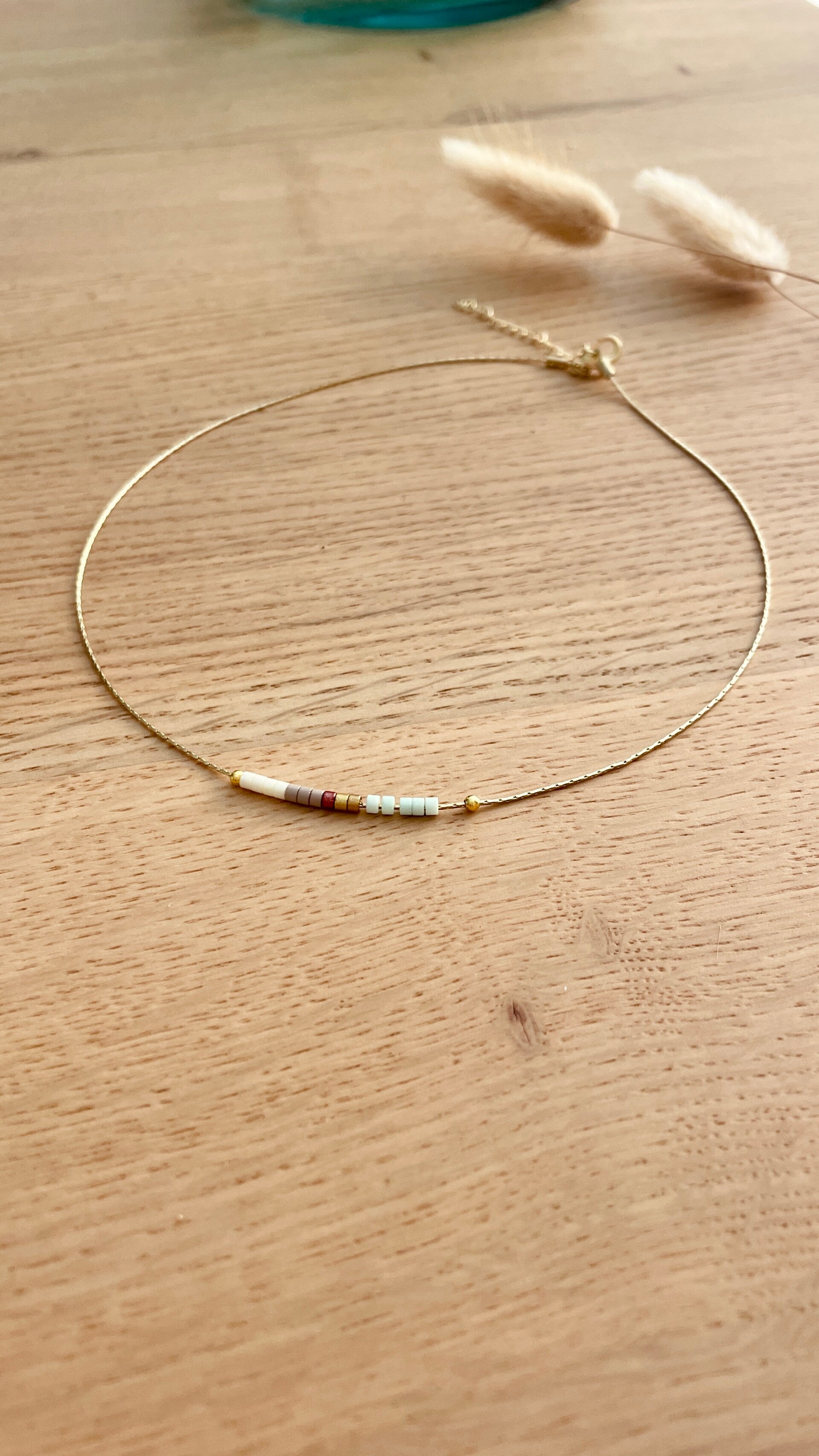 Boho kralen ketting rond – turquoise mix beads – goudkleurig | trendy & zomers