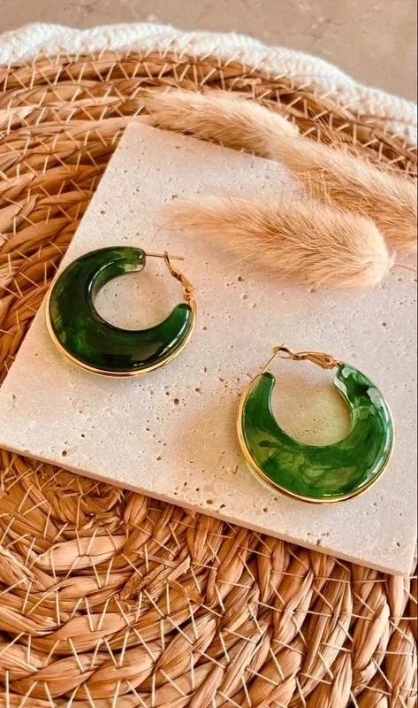 Donkergroene Oorbellen met Goud – Resin & Stainless Steel 3,5 cm