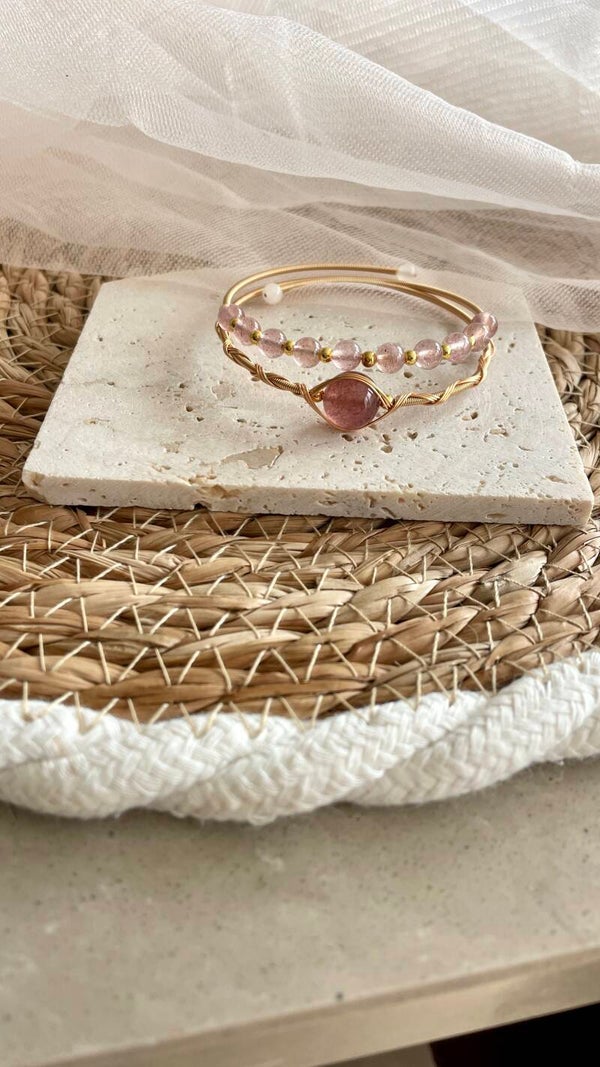 Strawberry Quartz Wikkelarmband Goud – Wire Wrapped 14K Gold Plated Boho Bracelet