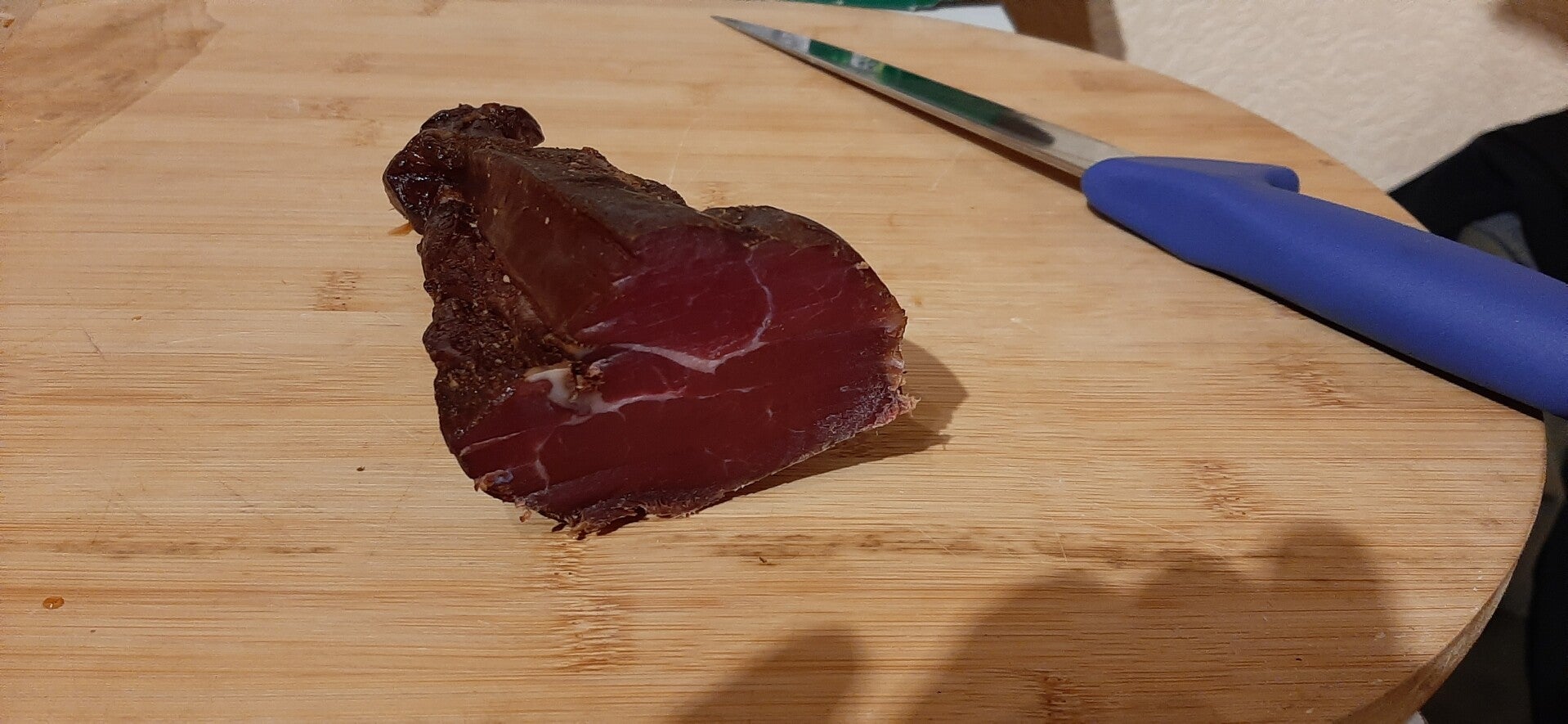 Selbstgeräucherter Schinken aus der Pfalz – Ergebnis eines traditionellen Räucherkurses beim Pfalzschnibbler