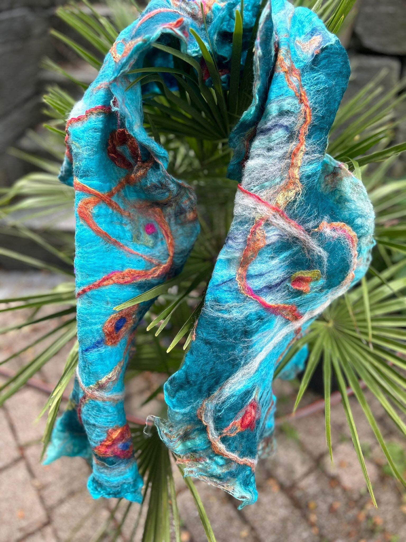 Von Hand gefilzter, weicher Schal