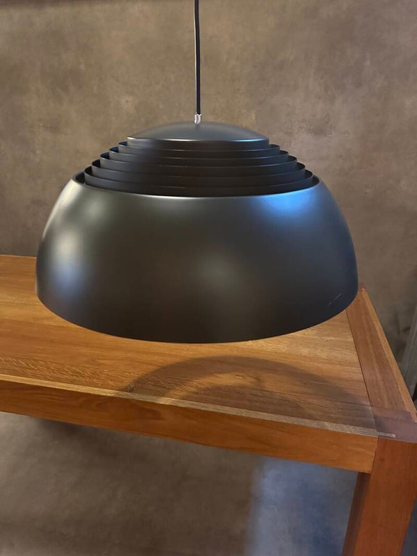 Louis Poulsen AJ Royal Hanglamp design Arne Jacobsen