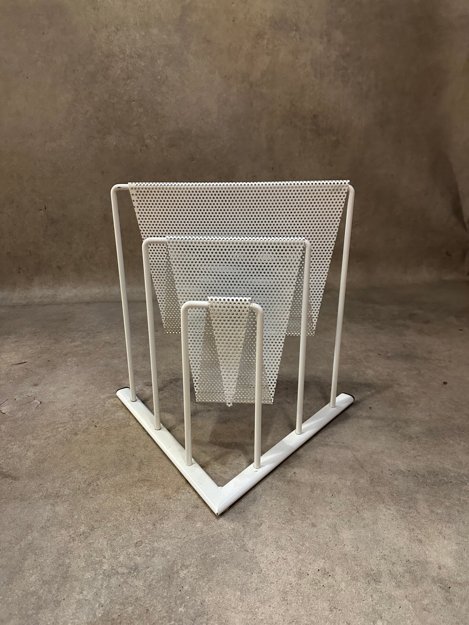 Eighties magazine holder