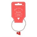 Armband met hartjesbedel en de tekst "All You Need Is Love