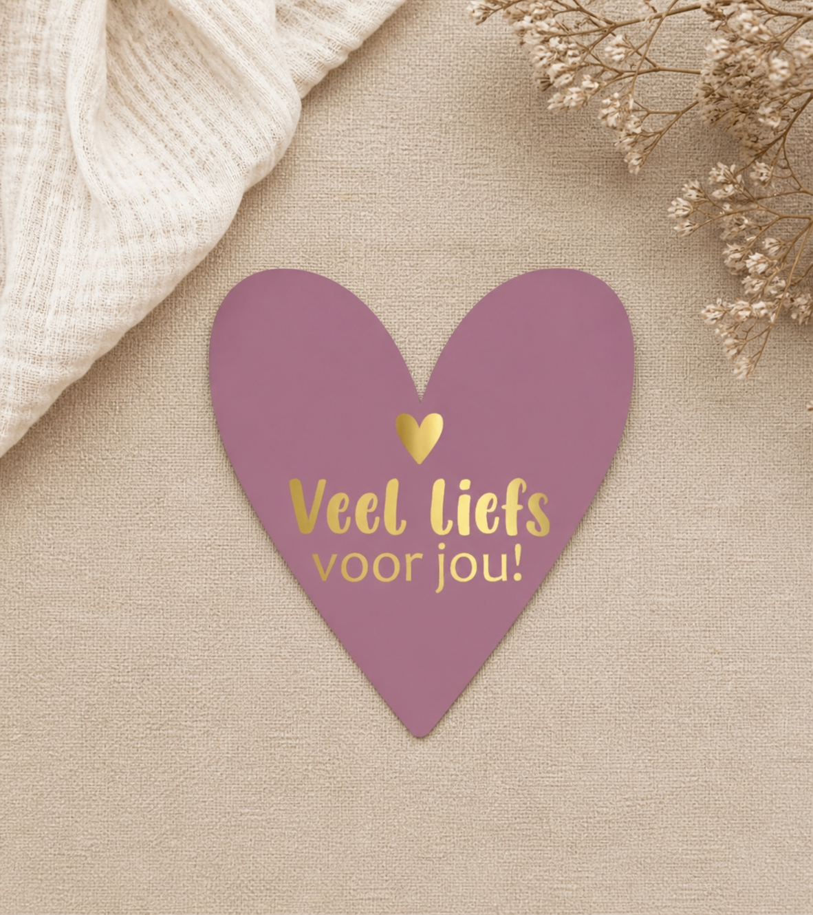 Kaart in vorm van een hart-veel liefs voor jou-paars met goud hartje en gouden letters
