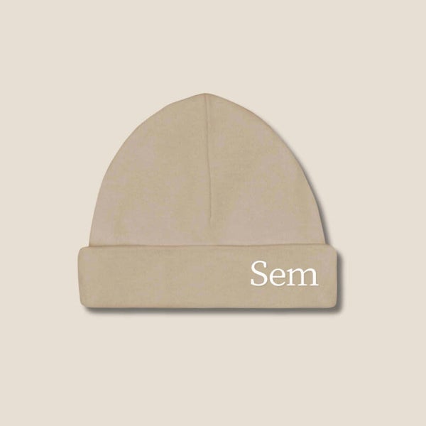 babymuts met naam | beige