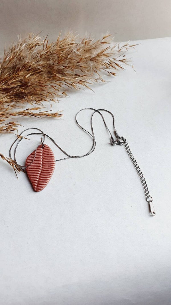 Ketting Loïs // metallic pearl roségold