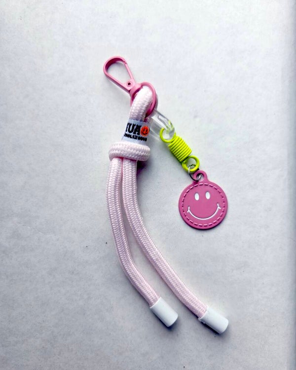 Sleutelhanger // smiley / koord - lichtroze