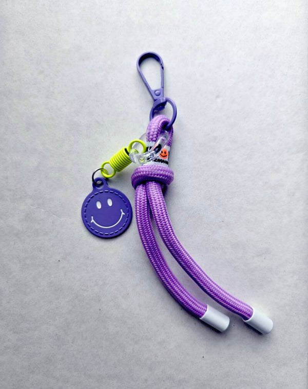 Sleutelhanger // smiley / koord - lila
