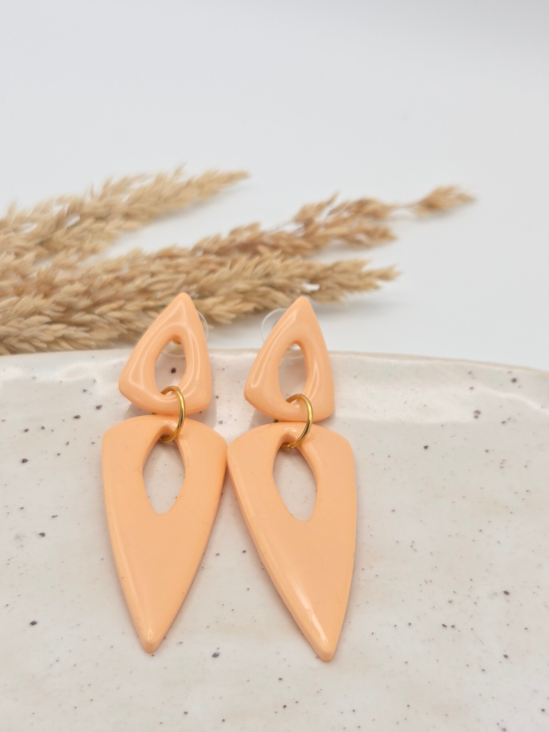 Hazel // peach
