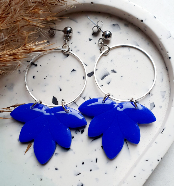 Lotus M // ultramarijn