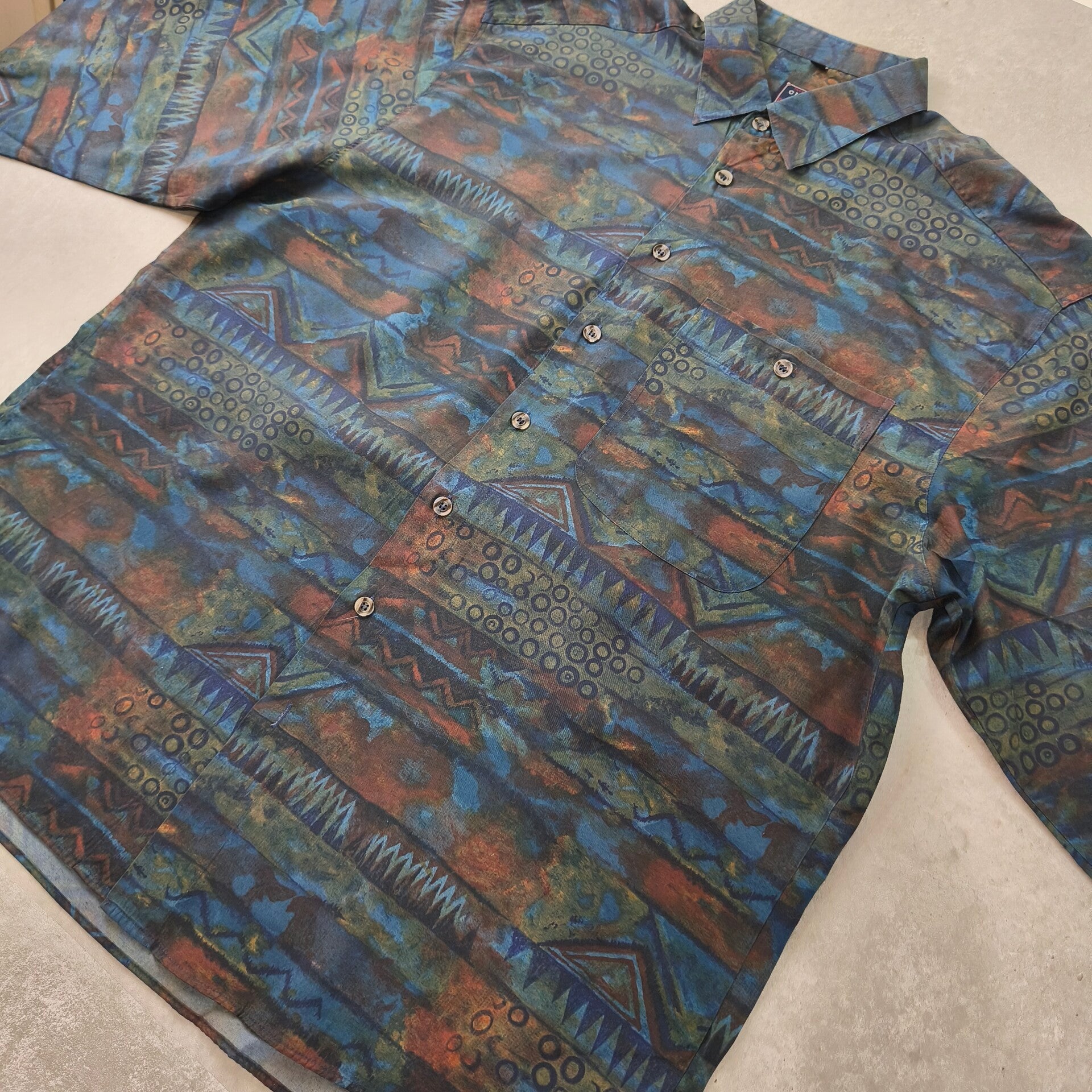 Chemise Vintage 90s Club D’amingo – Motif Abstrait Ethnique – Taille XL (Fit 2XL)
