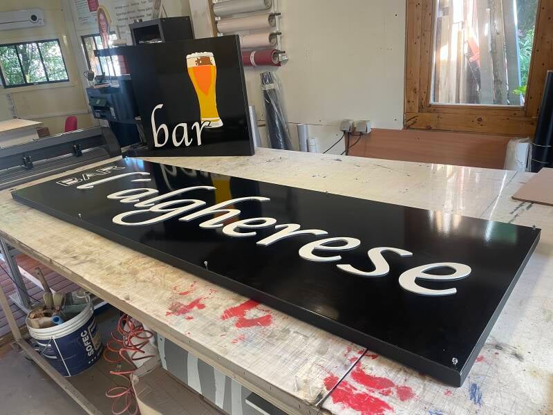 fabrication d´une enseigne tole tablette ateliers d´ Ecuisses