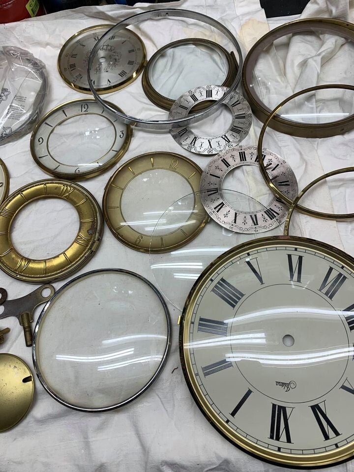 Diverse onderdelen klokken