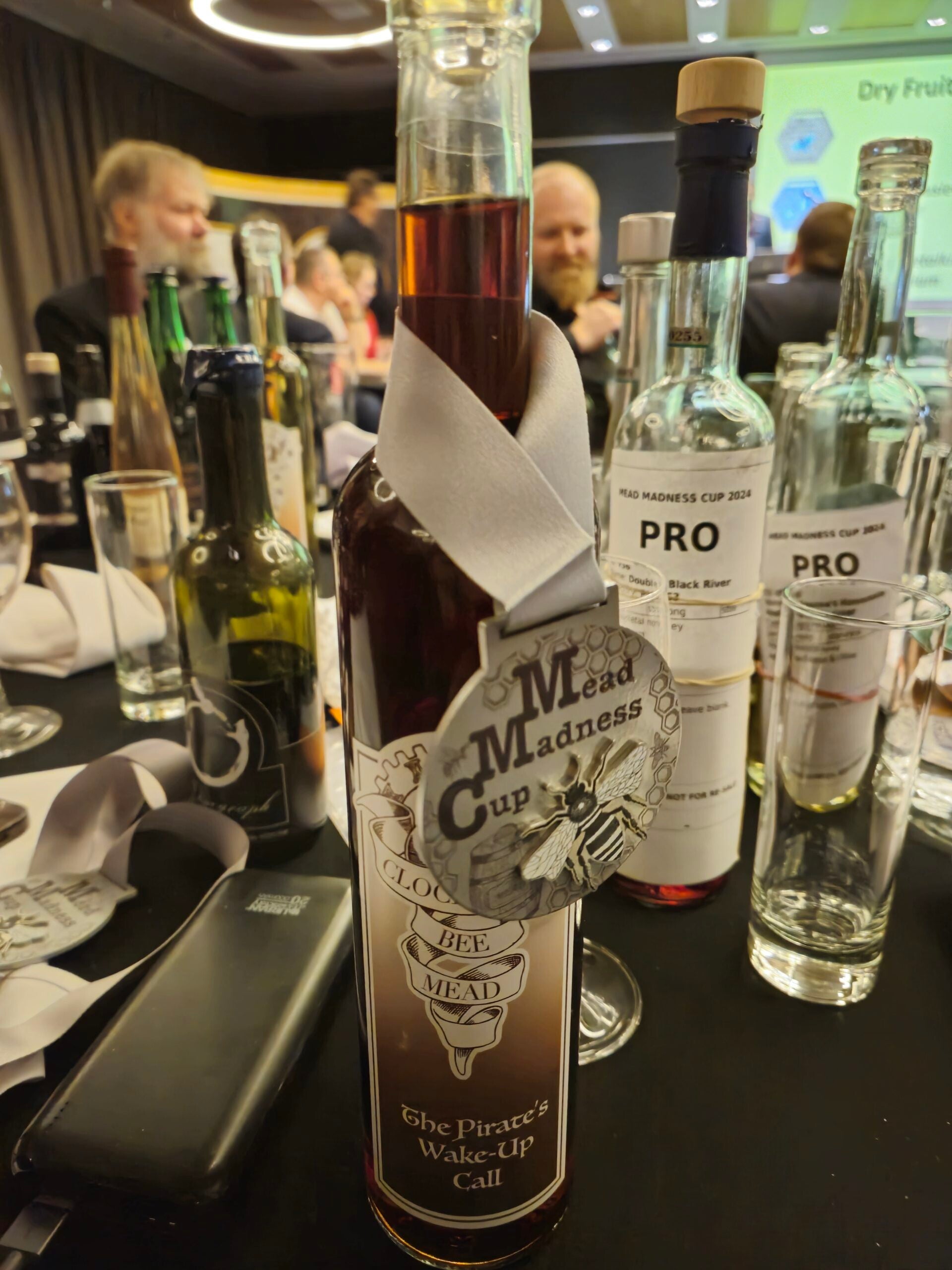 Mede - The Pirate's Wake-Up Call