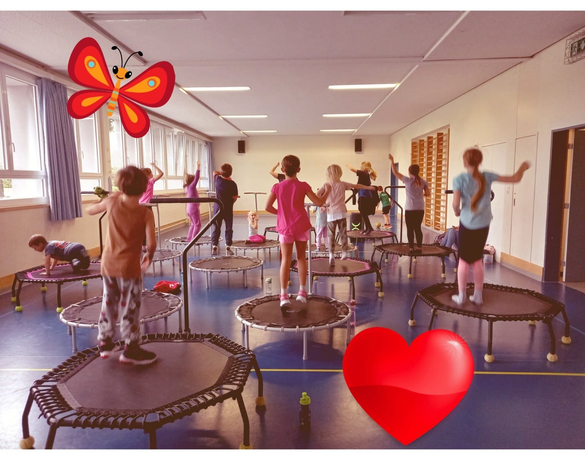 Kinder Jumping