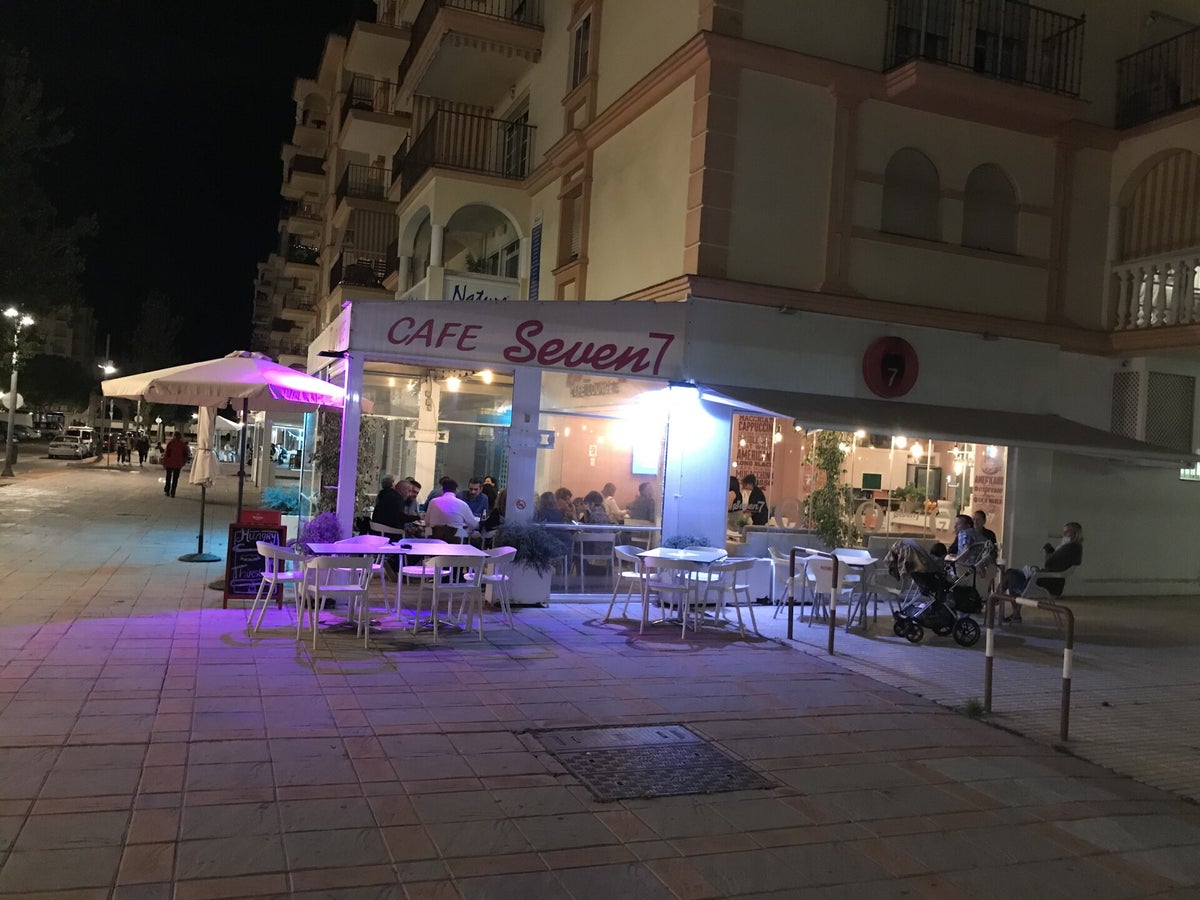 Seven7 café loungebar en Fuengirola