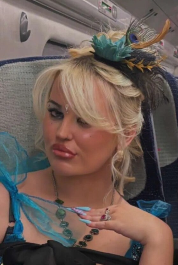 'Destined' fascinator