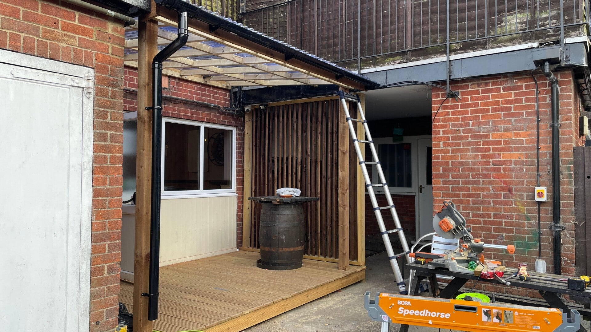 Venetian wall and deck 