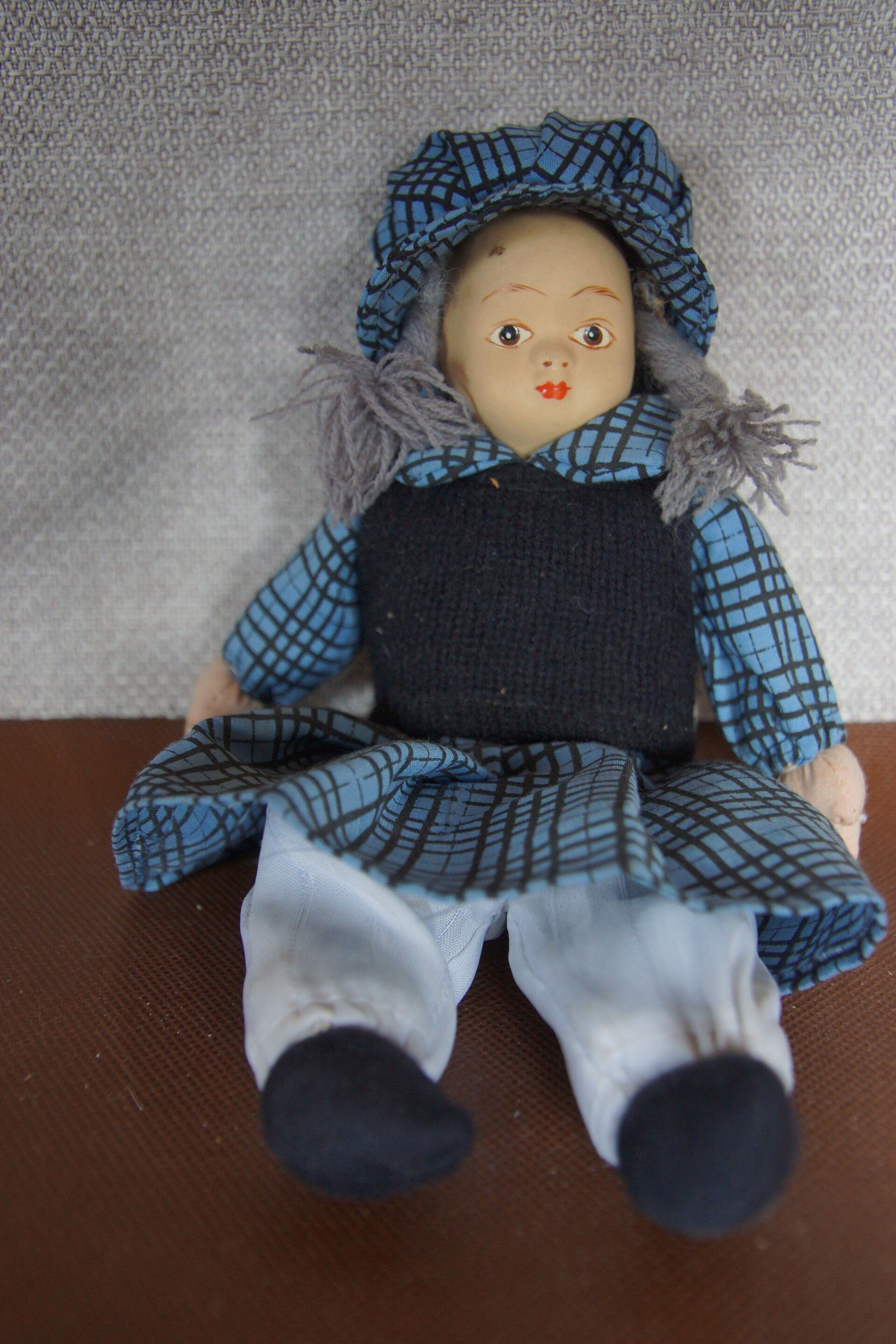 Porseleinen pop / Porcelain doll / Poupée de porcelaine vintage