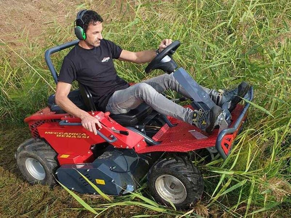 Meccanica Benassi FOX 95 4WD - Trattorino trinciaerba sfalciatutto - Motore bicilindrico Briggs & Stratton 724cc - Trasmissione Idrostatica