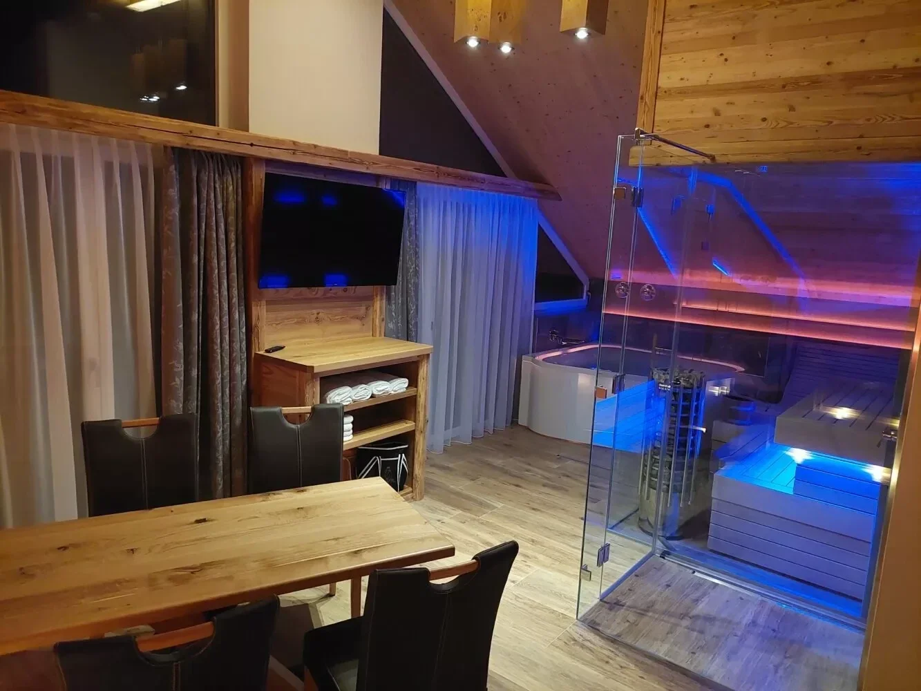 alpenzauber-luxus-spa-suite-mit-2-balkonen-15217-standard.webp