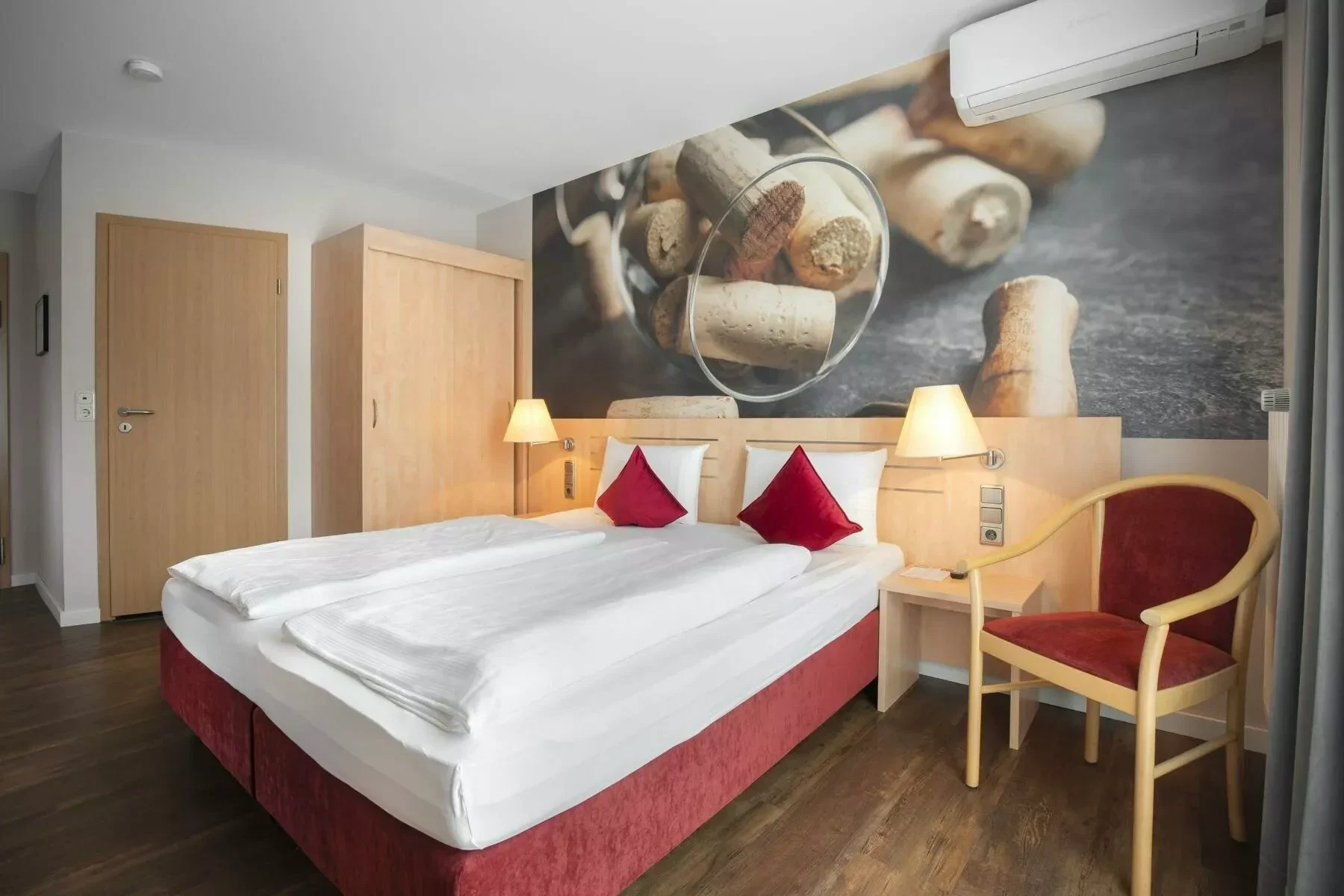 doppelzimmer-hotel-12667-standard.webp