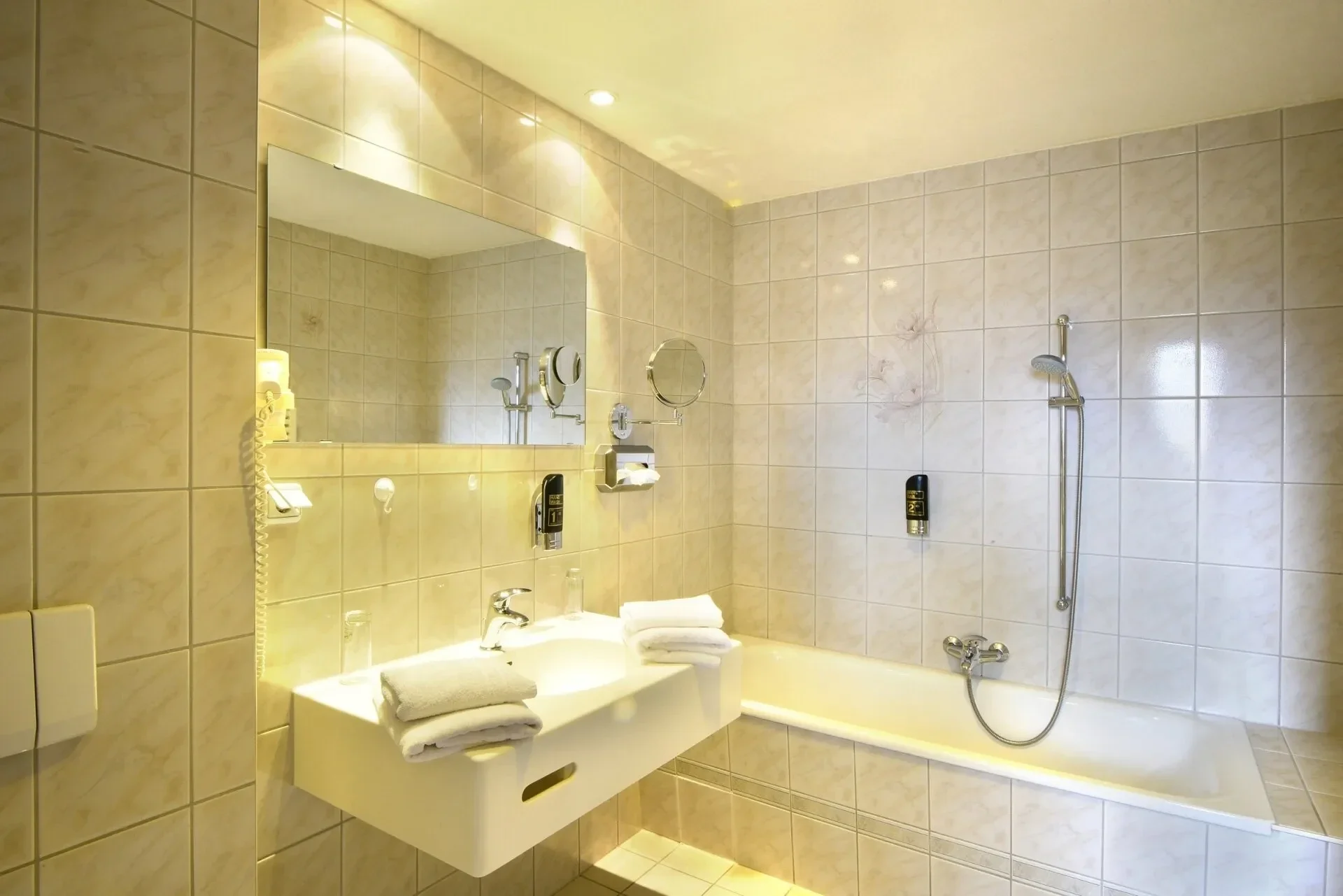 hotel-alexandra-badezimmer-102446-standard.webp