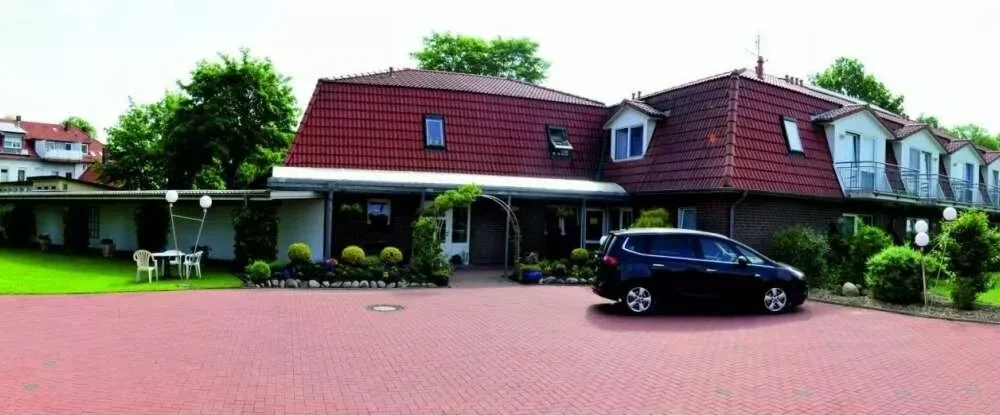 hotel-und-restaurant-hotel-aussenansicht-74347-thumb-1000x416-q60-standard.webp