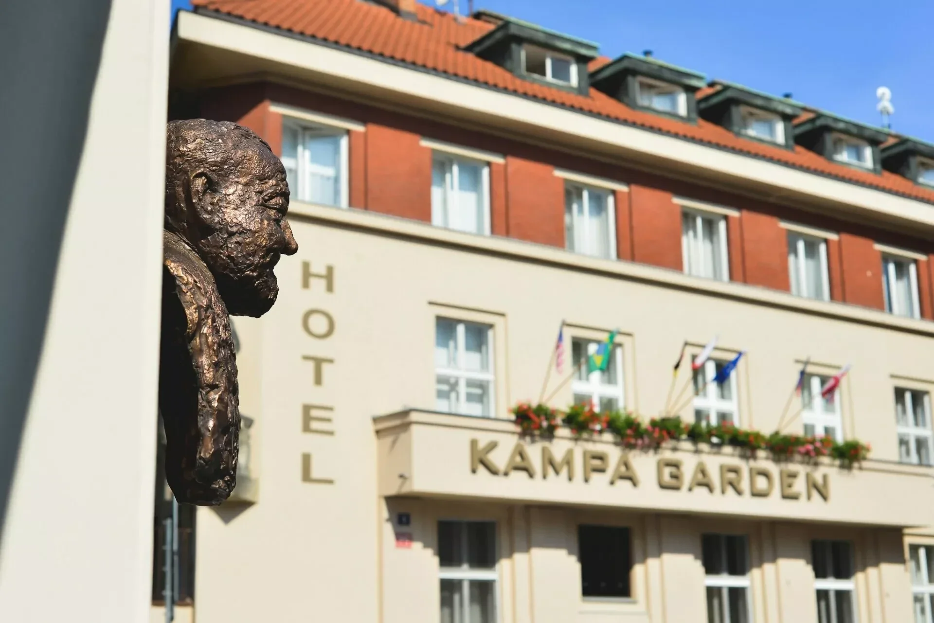 pytloun-kampa-garden-hotel-hotel-aussenansicht-81480-standard.webp