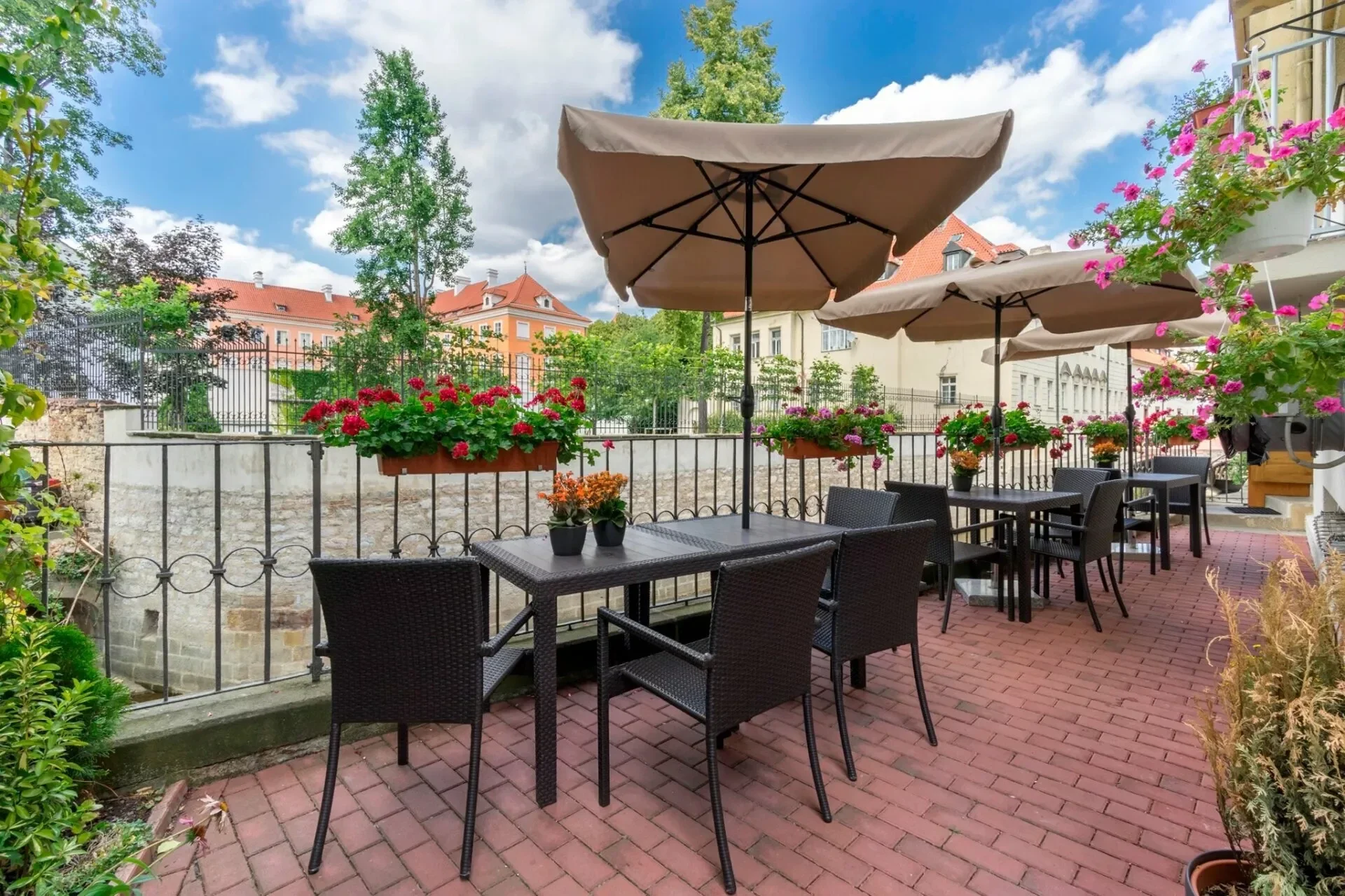 pytloun-kampa-garden-hotel-terrasseaussenbereich-81477-standard.webp
