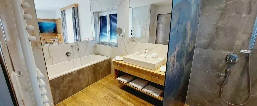 wellness-und-landhotel-prinz-romantik-und-wellness-zimmer-80515-thumb-1000x416-q60-standard.webp