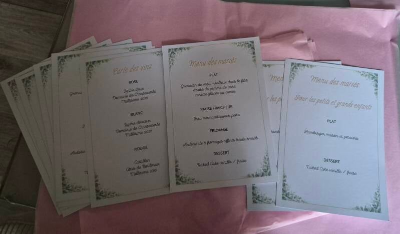 Menus de mariage aux motifs végétaux et dorés